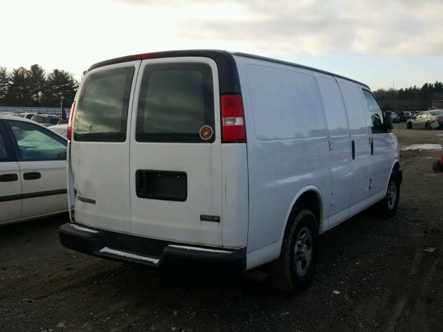 1GCFG15X571120589 - 2007 CHEVROLET EXPRESS G1 WHITE photo 4