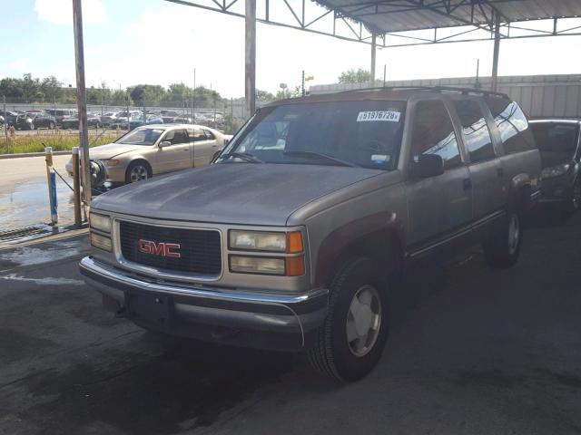 1GKFK16RXWJ728383 - 1998 GMC SUBURBAN K TWO TONE photo 2