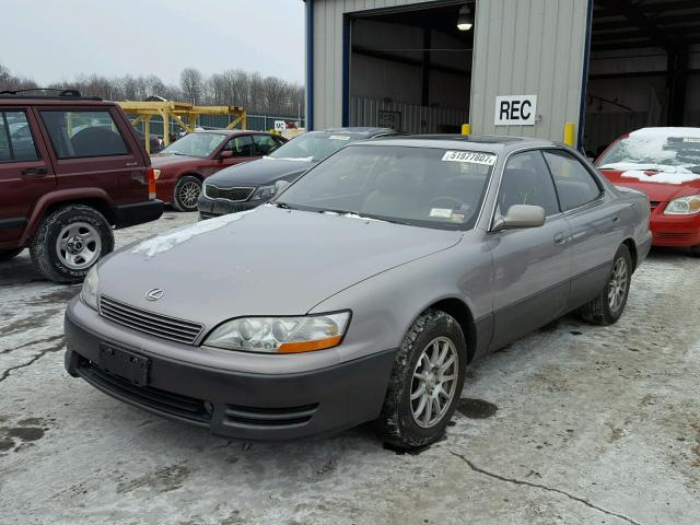 JT8VK13T7N0045728 - 1992 LEXUS ES 300 SILVER photo 2