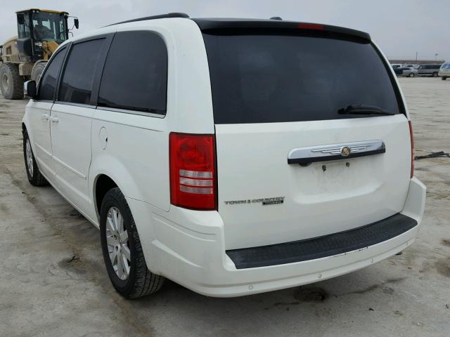 2A8HR54P98R671271 - 2008 CHRYSLER TOWN & COU WHITE photo 3