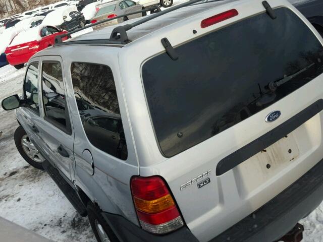 1FMYU03183KC04416 - 2003 FORD ESCAPE XLT SILVER photo 3