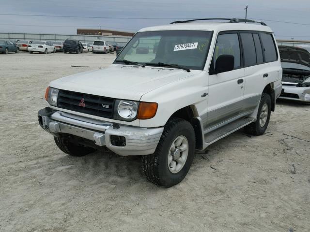 JA4MR51R7WJ005047 - 1998 MITSUBISHI MONTERO WHITE photo 2