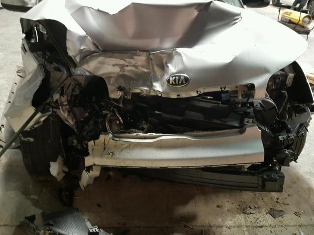 KNDJN2A26G7868605 - 2016 KIA SOUL SILVER photo 9