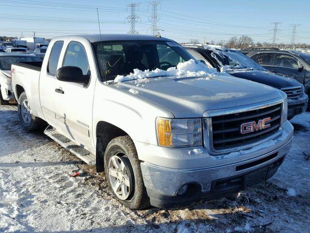 1GTR2VE32BZ421895 - 2011 GMC SIERRA K15 SILVER photo 1