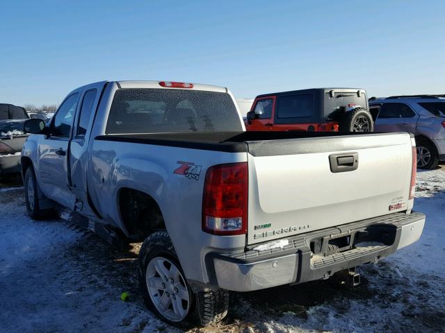 1GTR2VE32BZ421895 - 2011 GMC SIERRA K15 SILVER photo 3