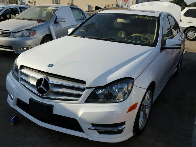 WDDGF4HB1DA758042 - 2013 MERCEDES-BENZ C 250 WHITE photo 2