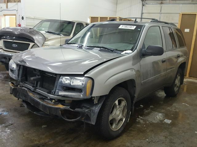 1GNDT13S272267058 - 2007 CHEVROLET TRAILBLAZE GRAY photo 2