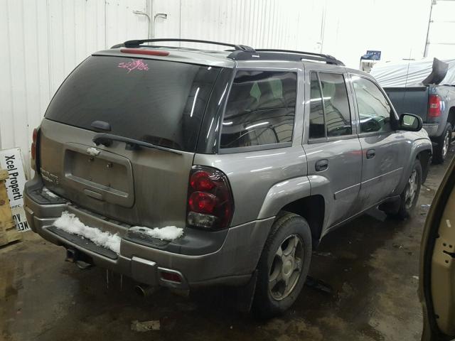 1GNDT13S272267058 - 2007 CHEVROLET TRAILBLAZE GRAY photo 4