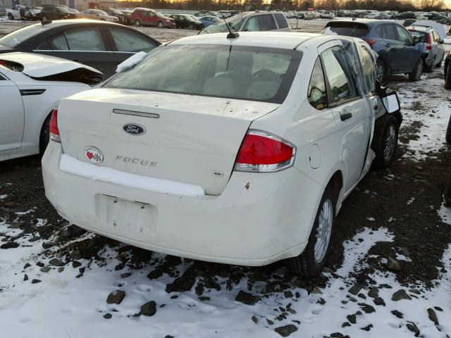 1FAHP3FN2AW121099 - 2010 FORD FOCUS SE WHITE photo 4