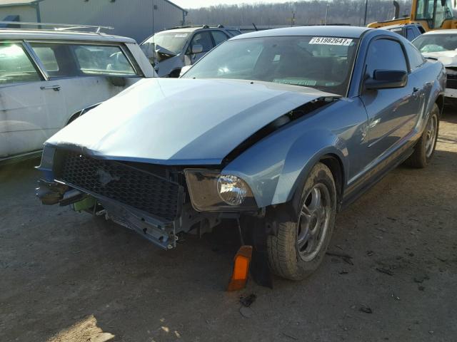 1ZVFT80N675260490 - 2007 FORD MUSTANG BLUE photo 2