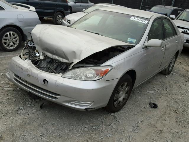 4T1BE32K24U883927 - 2004 TOYOTA CAMRY LE ვერცხლისფერი ფოტო 2