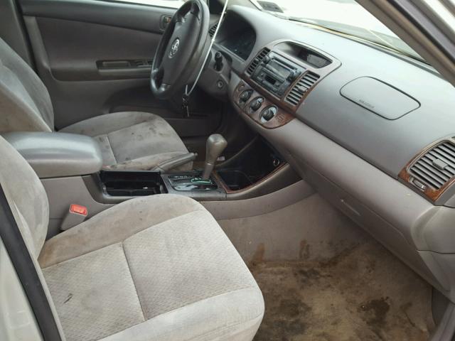 4T1BE32K24U883927 - 2004 TOYOTA CAMRY LE ვერცხლისფერი ფოტო 5