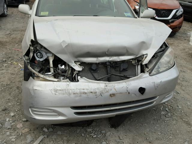 4T1BE32K24U883927 - 2004 TOYOTA CAMRY LE ვერცხლისფერი ფოტო 9