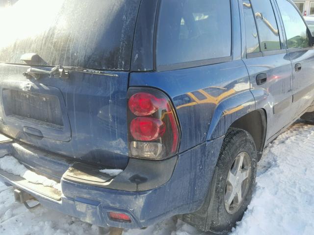 1GNDT13S452355347 - 2005 CHEVROLET TRAILBLAZE BLUE photo 4