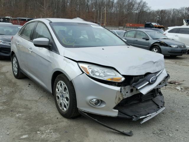 1FAHP3F27CL217126 - 2012 FORD FOCUS SE SILVER photo 1