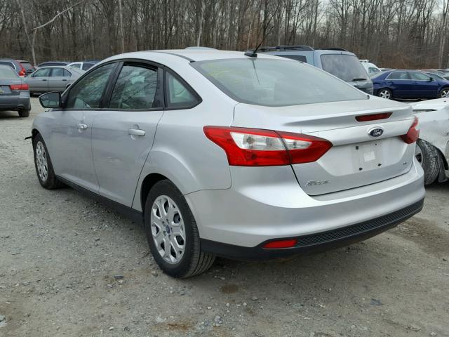 1FAHP3F27CL217126 - 2012 FORD FOCUS SE SILVER photo 3