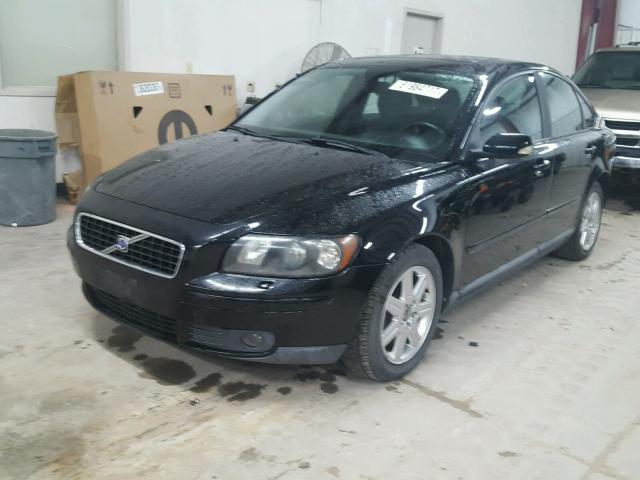 YV1MS682742011022 - 2004 VOLVO S40 T5 BLACK photo 2