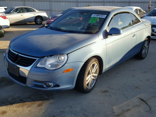 WVWFA71F68V017922 - 2008 VOLKSWAGEN EOS LUX 蓝色 照片 2