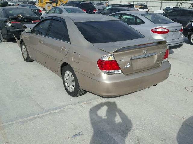 4T1BE32K95U513656 - 2005 TOYOTA CAMRY LE GOLD photo 3