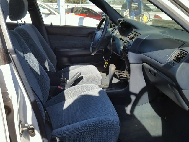 1NXAE09B9SZ261984 - 1995 TOYOTA COROLLA LE 白色 照片 5