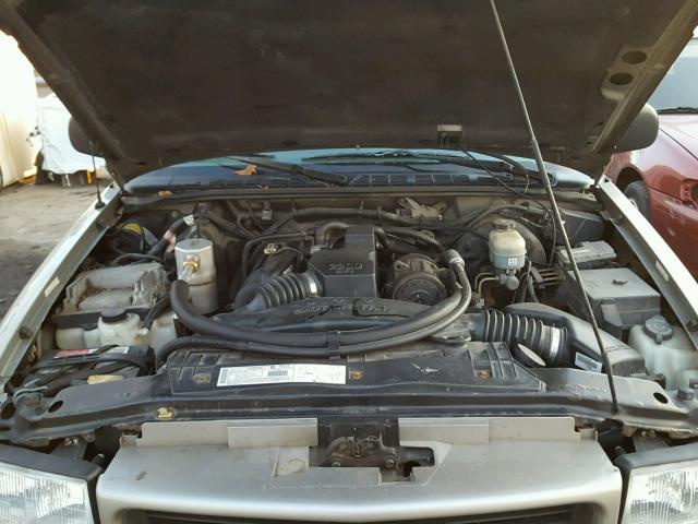 1GTCS145X18201412 - 2001 GMC SONOMA SILVER photo 7