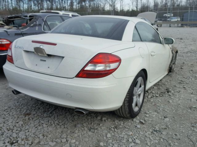 WDBWK54F27F168678 - 2007 MERCEDES-BENZ SLK 280 WHITE photo 4