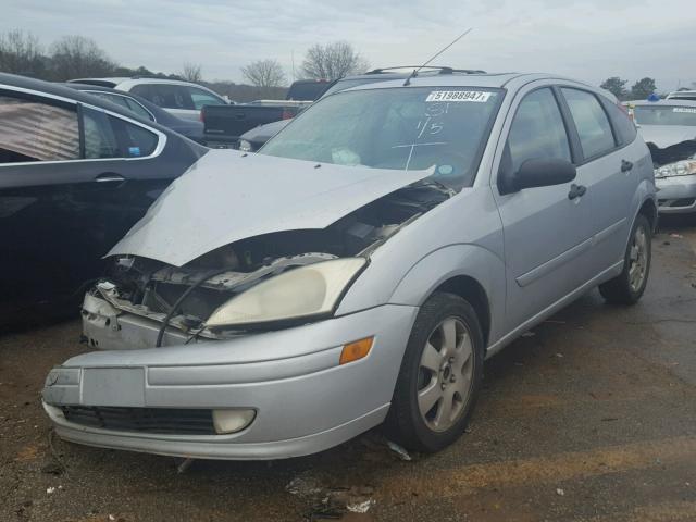 3FAFP37332R139846 - 2002 FORD FOCUS ZX5 SILVER photo 2