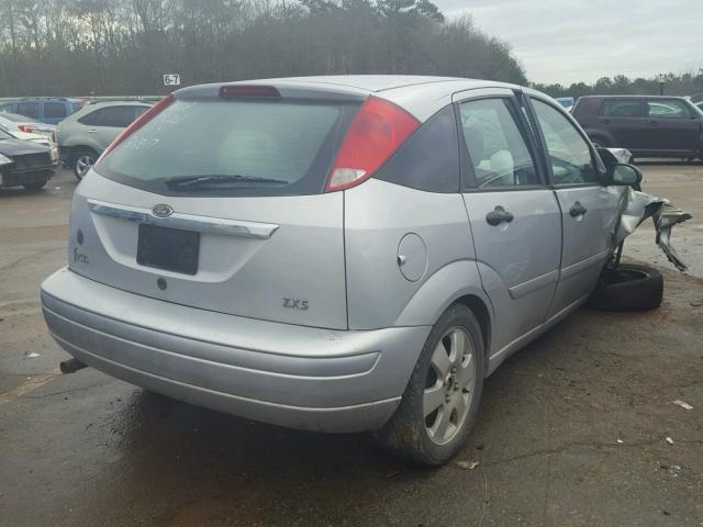 3FAFP37332R139846 - 2002 FORD FOCUS ZX5 SILVER photo 4