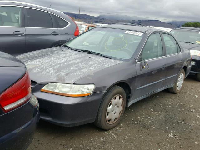 1HGCG5642WA136814 - 1998 HONDA ACCORD LX GRAY photo 2