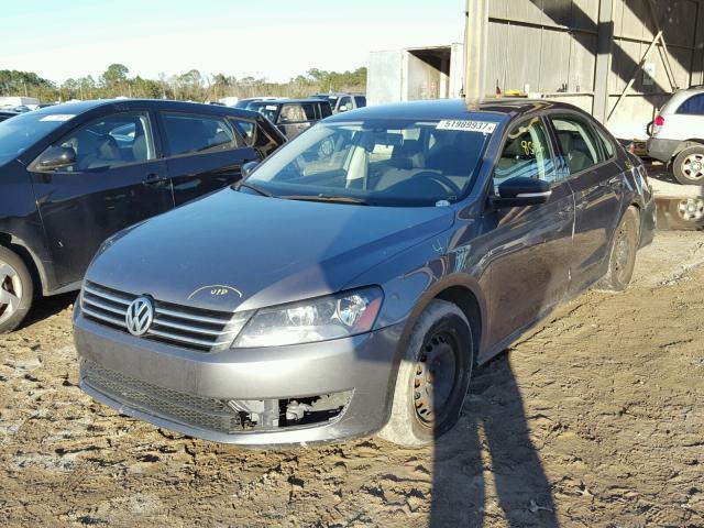 1VWAP7A38DC024646 - 2013 VOLKSWAGEN PASSAT S GOLD photo 2