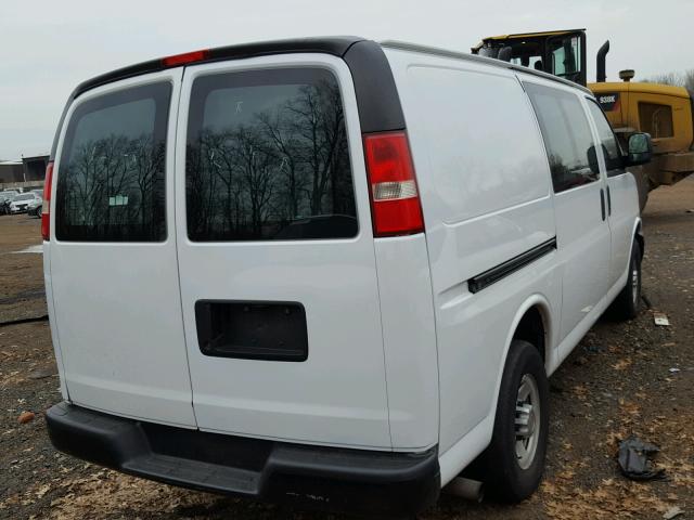 1GCWGFCA8C1149770 - 2012 CHEVROLET EXPRESS G2 WHITE photo 4