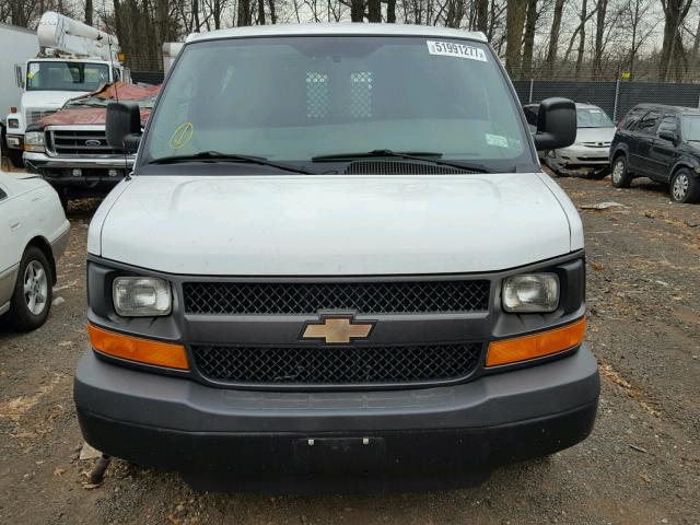 1GCWGFCA8C1149770 - 2012 CHEVROLET EXPRESS G2 WHITE photo 9