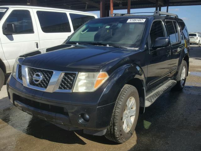 5N1AR18U25C709358 - 2005 NISSAN PATHFINDER BLACK photo 2