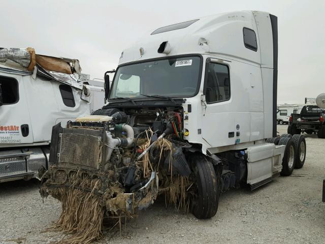 4V4NC9EH8GN957669 - 2016 VOLVO VN VNL WHITE photo 2