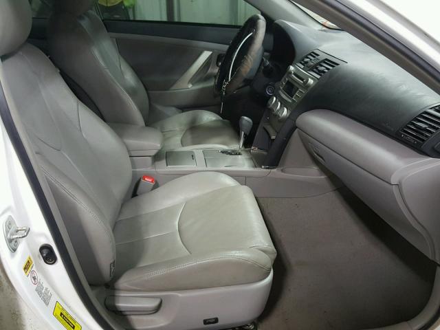 4T1BF3EK9BU662539 - 2011 TOYOTA CAMRY BASE WHITE photo 5