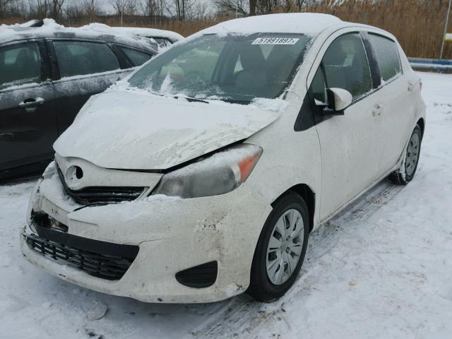 JTDKTUD31DD569613 - 2013 TOYOTA YARIS WHITE photo 2