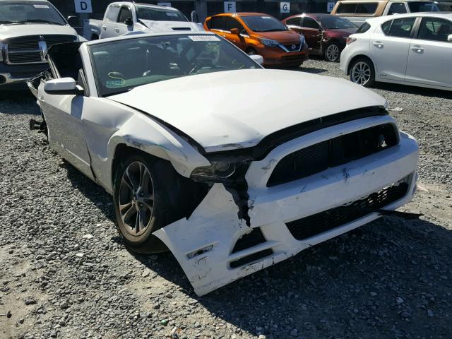 1ZVBP8EM2D5248285 - 2013 FORD MUSTANG WHITE photo 1