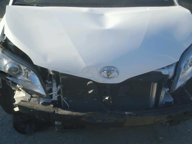 5TDKK3DC6FS573029 - 2015 TOYOTA SIENNA LE WHITE photo 7