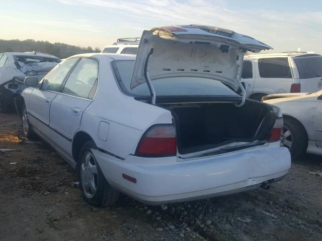 1HGCD5632TA237718 - 1996 HONDA ACCORD LX WHITE photo 3