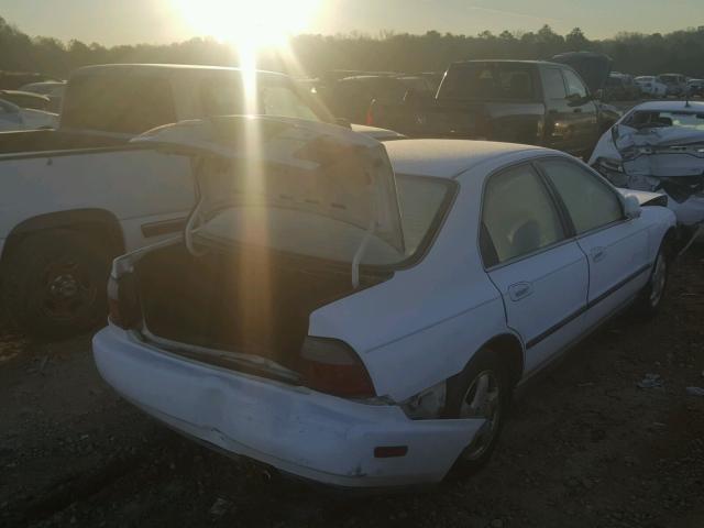 1HGCD5632TA237718 - 1996 HONDA ACCORD LX WHITE photo 4