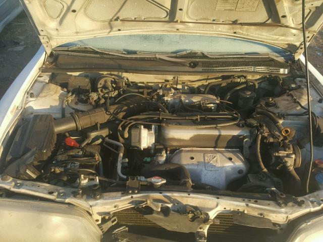 1HGCD5632TA237718 - 1996 HONDA ACCORD LX WHITE photo 7