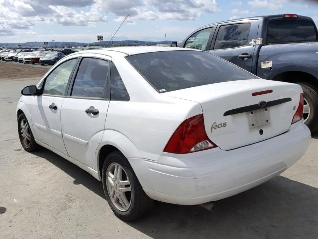 1FAFP34P72W248685 - 2002 FORD FOCUS SE WHITE photo 3