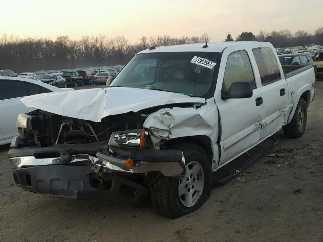 2GCEK13T041400596 - 2004 CHEVROLET SILVERADO WHITE photo 2