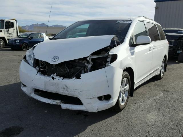 5TDKK3DC9CS209005 - 2012 TOYOTA SIENNA LE WHITE photo 2