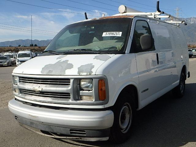 1GCFG25W011125025 - 2001 CHEVROLET EXPRESS G2 WHITE photo 2