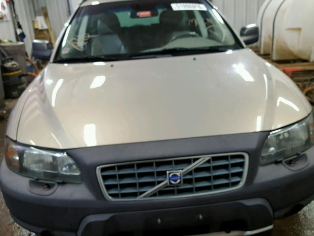 YV1SZ59H941131684 - 2004 VOLVO XC70 GOLD photo 9