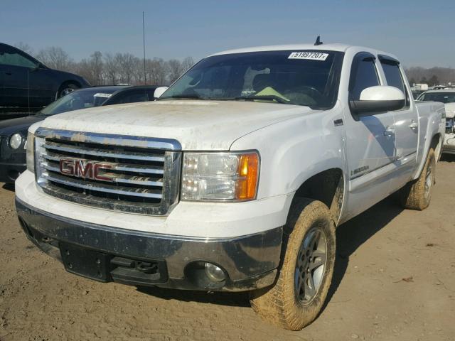 2GTEK13J981300906 - 2008 GMC SIERRA K15 WHITE photo 2