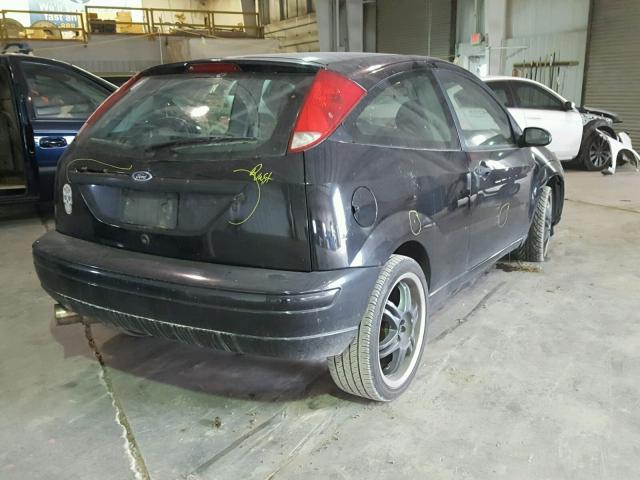 3FAFP31N25R159777 - 2005 FORD FOCUS ZX3 BLACK photo 4