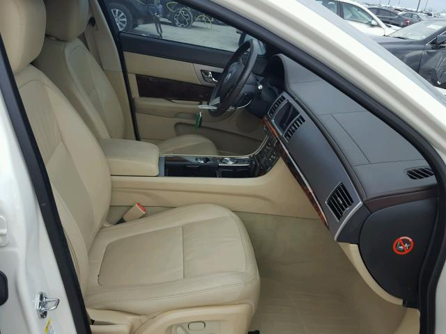 SAJWA05B09HR06652 - 2009 JAGUAR XF LUXURY WHITE photo 5