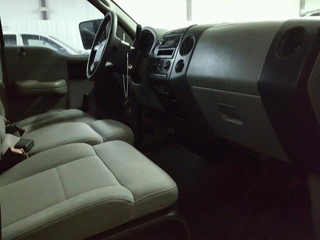 1FTRF12236NA73272 - 2006 FORD F150 Черный фото 5